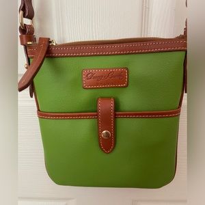 NWOT Dooney & Bourke Kelly Green Pebble Leather Crossbody